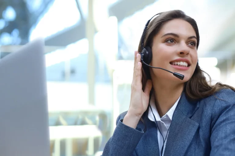agent de recouvrement au téléphone