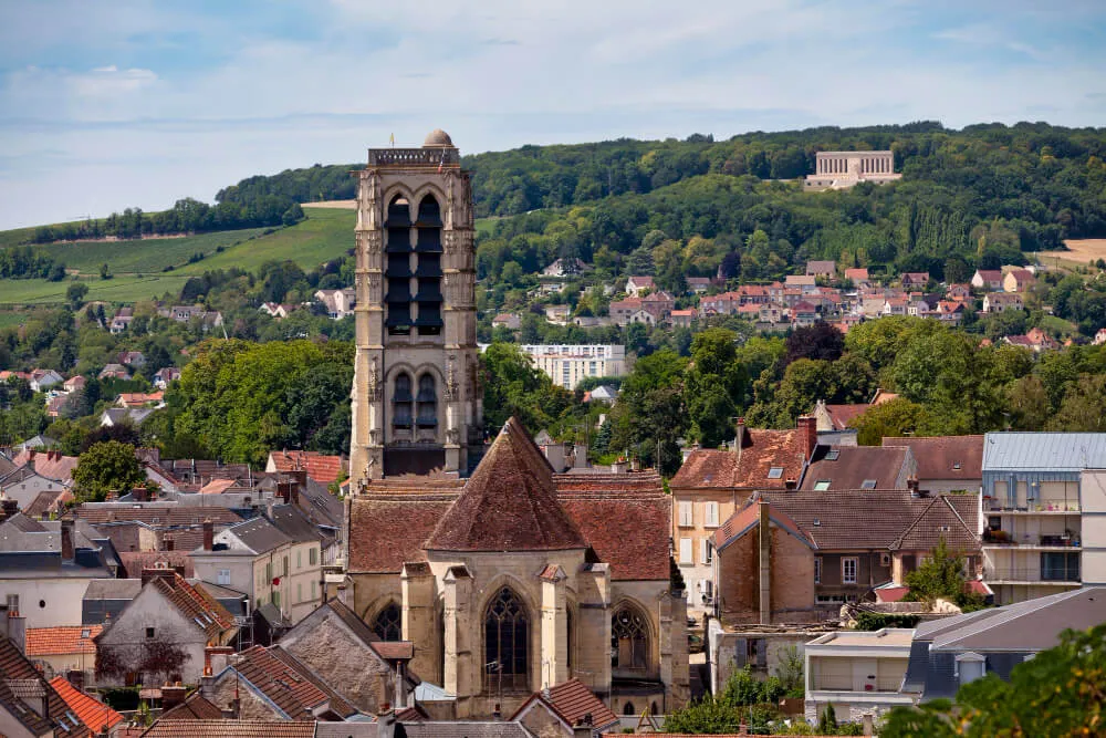 Vue aérienne de la ville de Château-Thierry dans l'Aisne