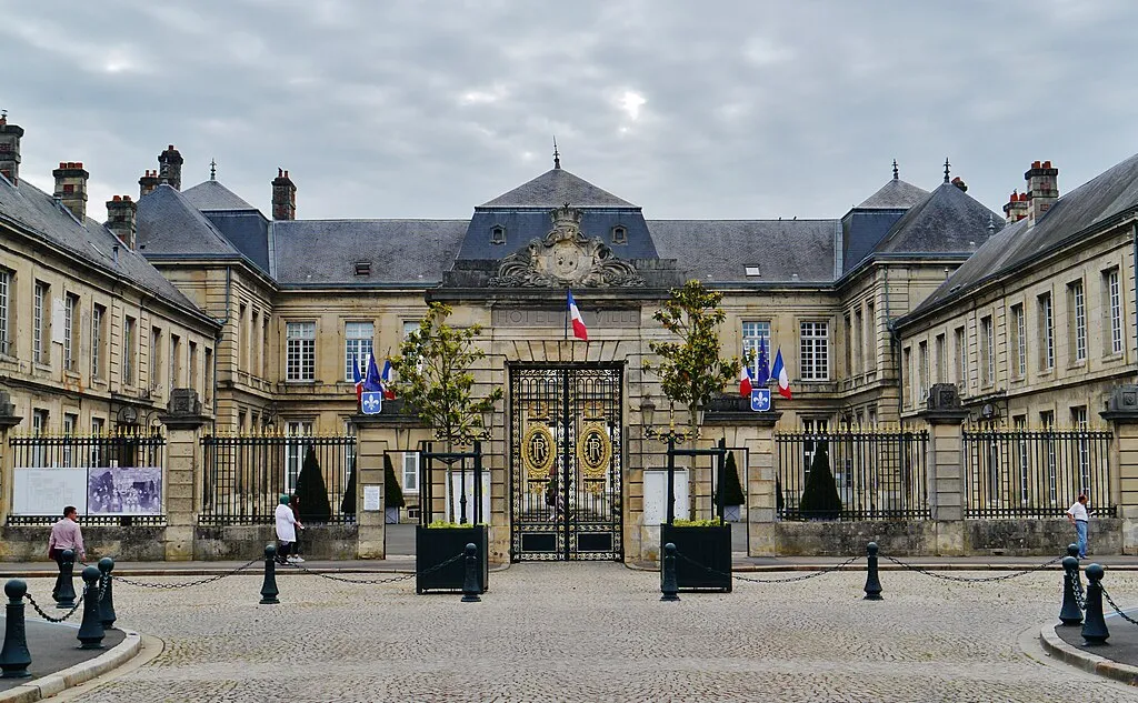 Façade de la marie de Soissons (02)